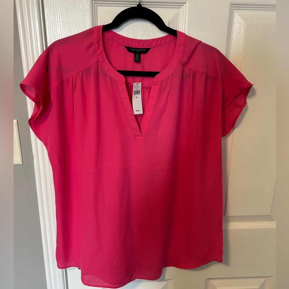 BNWT-Banana Republic Fuchsia Top, size Medium